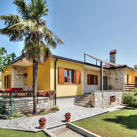 Lovric House With Apartments Умаг Екстериор снимка