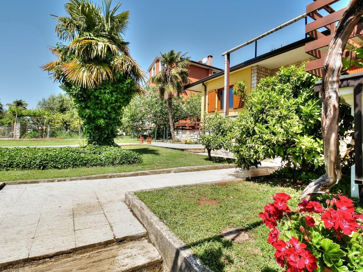 Lovric House With Apartments Умаг Екстериор снимка
