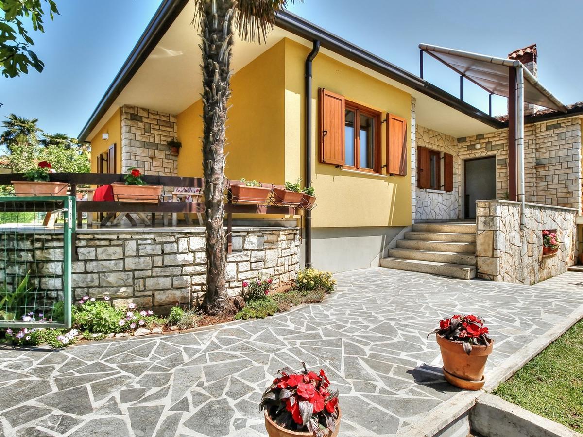Lovric House With Apartments Умаг Екстериор снимка