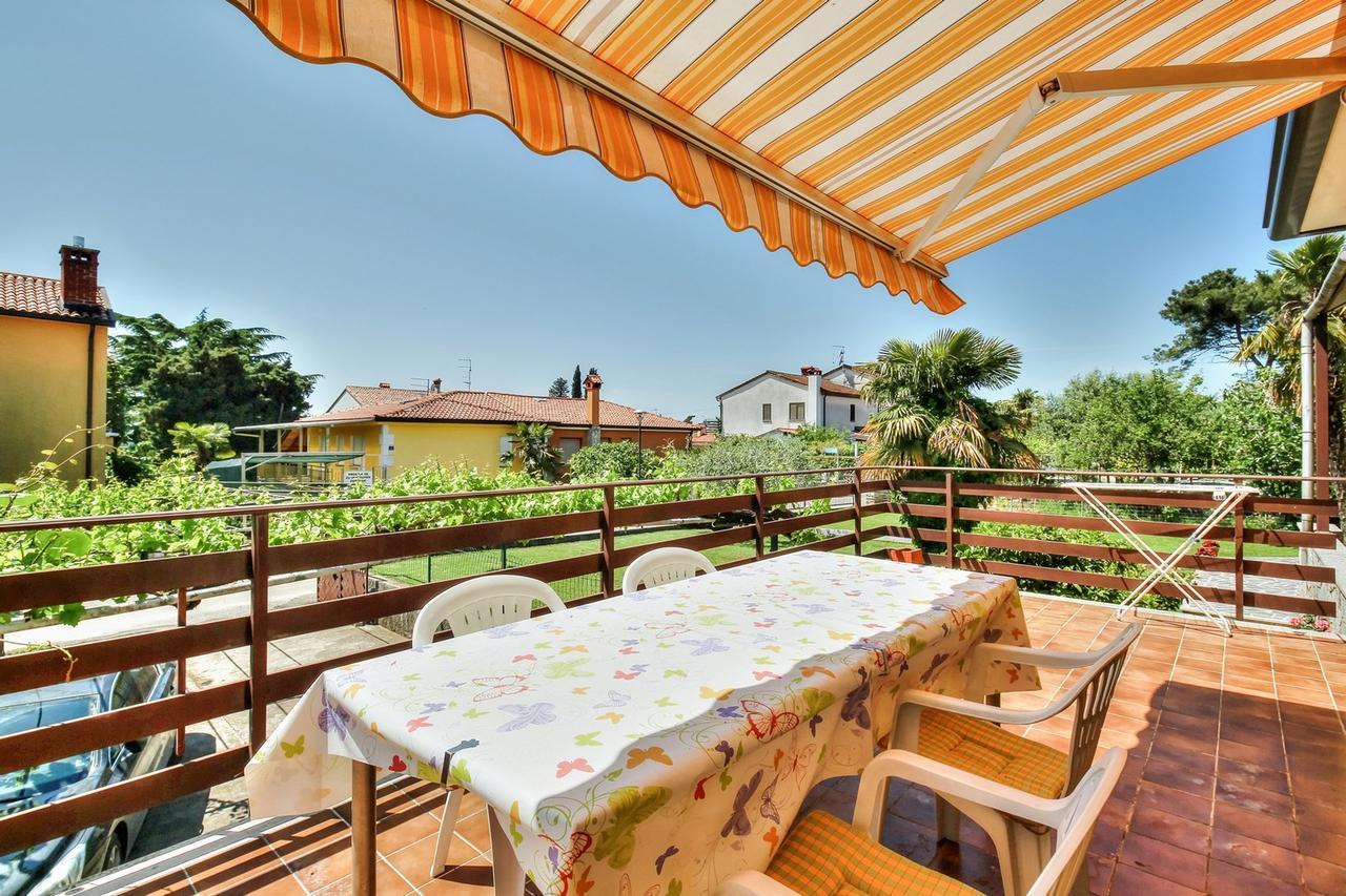 Lovric House With Apartments Умаг Екстериор снимка